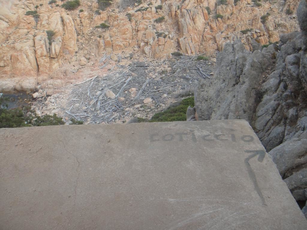 Cala Coticcio hiking trail